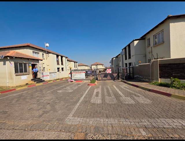 3 BEDROOM APARTMENT FOR SALE IN ELSPARK EXT 4